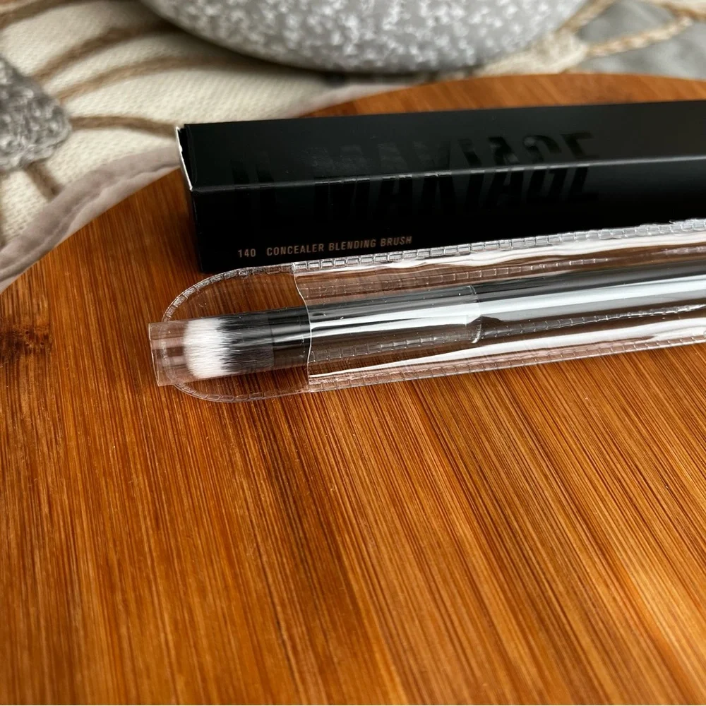 IL MAKIAGE Concealer Blending Brush #140 NIB